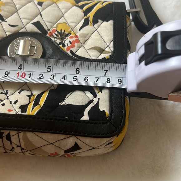 Vera Bradley floral Crossbody - Picture 6 of 7